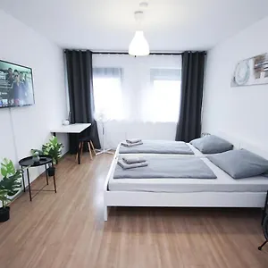 Apartment Alfa 4zw Lage Berliner Platz Max 8 Personen Netflix Kueche Wm L 4br 7 Beds 8 People L Fully Equipped Kitchen & Bathroom, Stuttgart